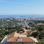 Apartment Irida *